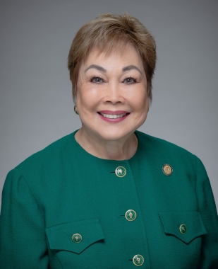Lorraine Inouye headshot