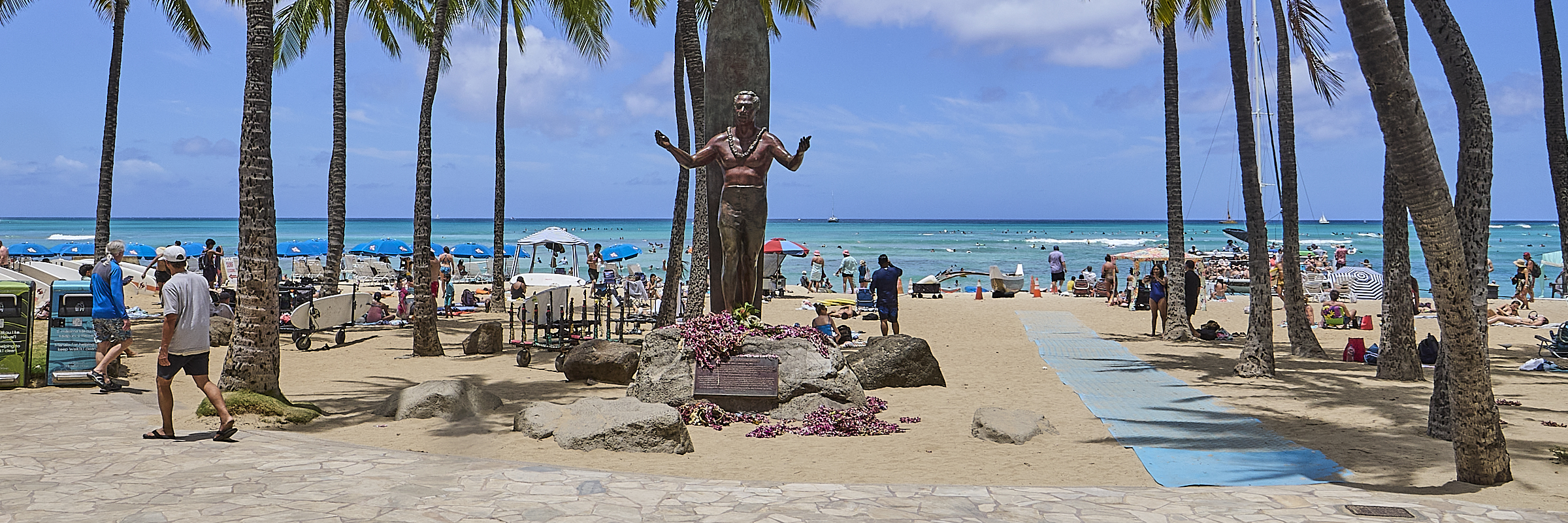 Duke Kahanamoku Statue at Queens Beach in Waikiki