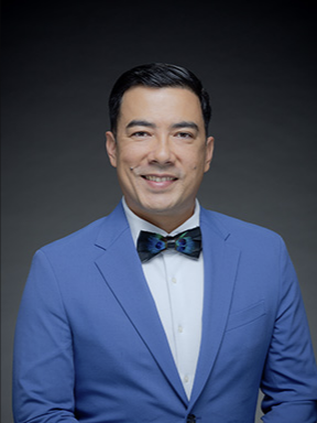 Daniel Holt headshot